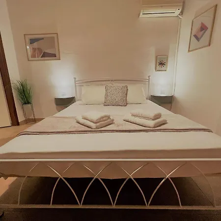 Maison Artemis - Old Town Apartment *